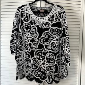Black and white Chico’s tunic. New without tags. Never worn.